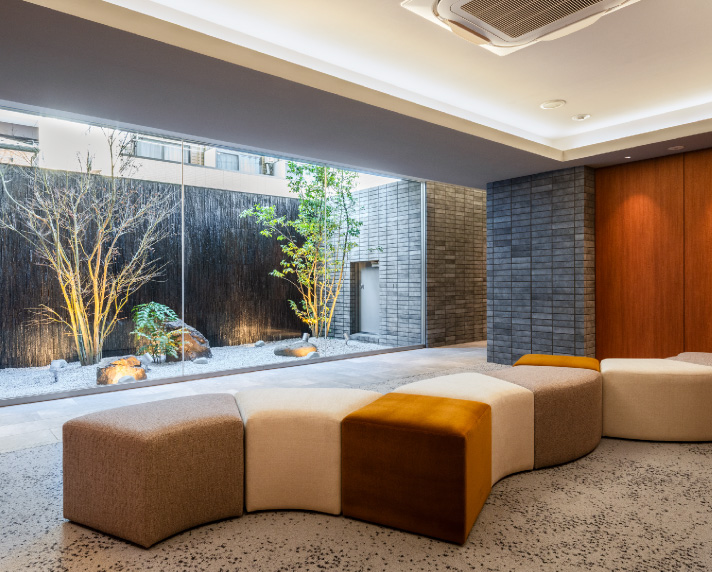 ラウンジ＆中庭